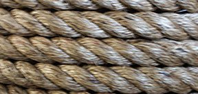 Assembler en les tordant deux ou plusieurs fils ou cordes pour en faire un cable ou un cordage